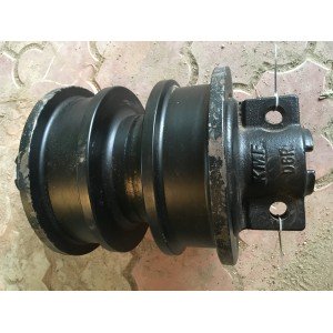 Каток опорный двубортный для CAT D6R, New Holland D-180
